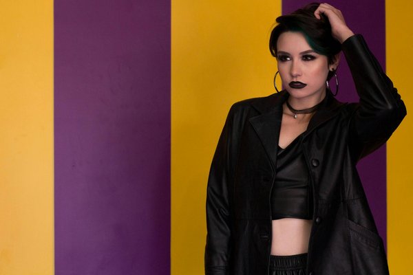 Craft irresistible raspberry-filled french macarons: a step-by-step guide to perfecting this delightful pastry!